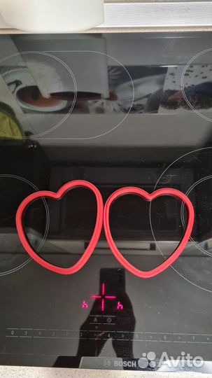 Щипцы, лопатка, соковыжималка, формы для выпечки