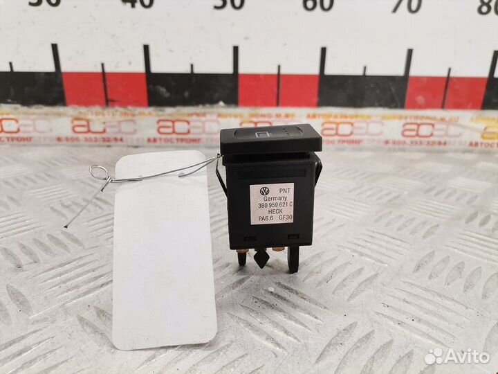Кнопка обогрева заднего стекла Volkswagen Passat