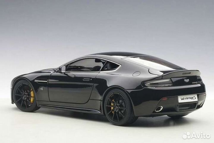 Aston Martin V12 Vantage S 1/18