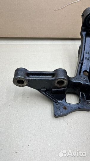 Кулак задний правый Тойота Камри в 40 v40
