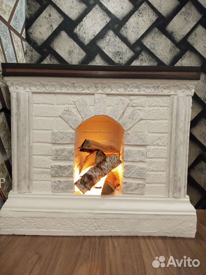 Декоративный камин с подсветкой