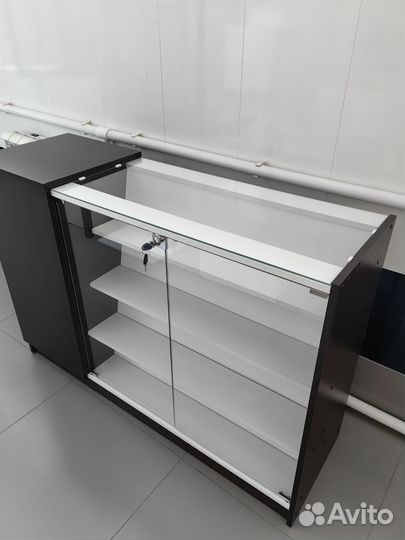 Прилавок со стеклом, рабочий, под кассу
