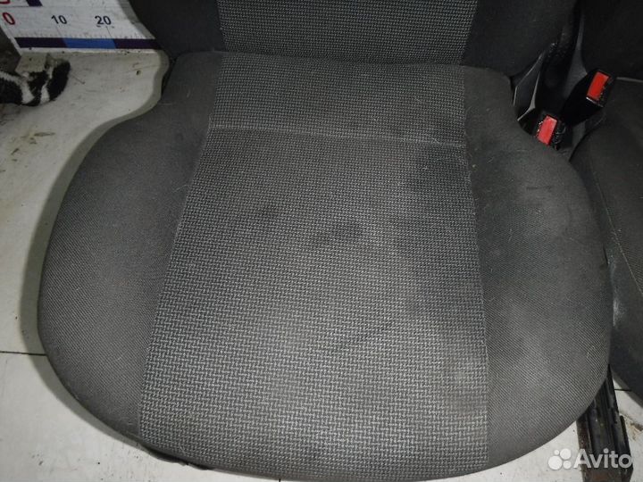 Сиденья передние Hyundai Lantra