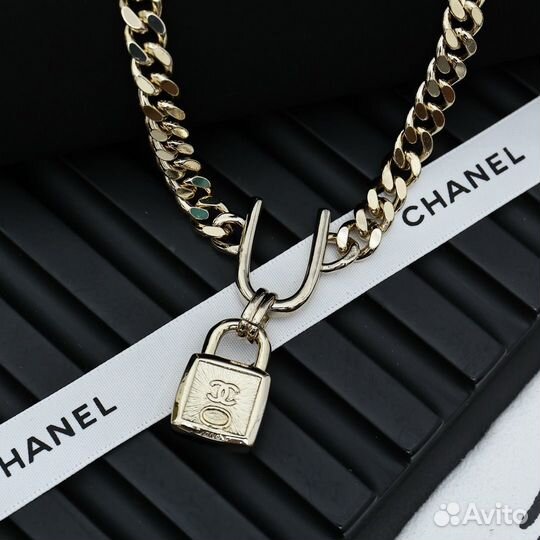 Chanel Золотая металлическая подвеска