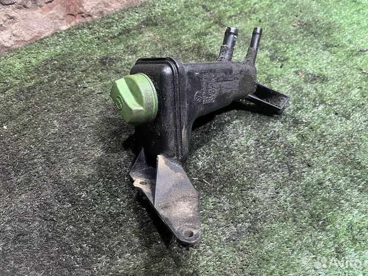 Бачок гура Passat B5,B5+