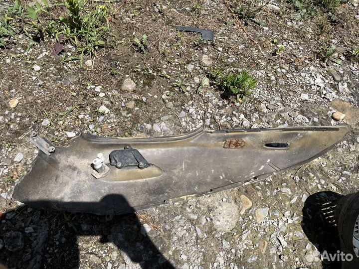 Пластик левый honda dio af 27 28