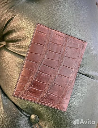 Обложка на паспорт из кожи крокодила