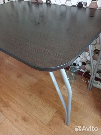 Стол кухонный б/у в отличном состоянии, 70на 110