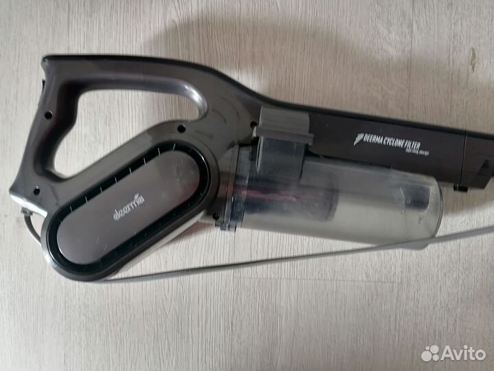 Вертикальный проводной пылесос 