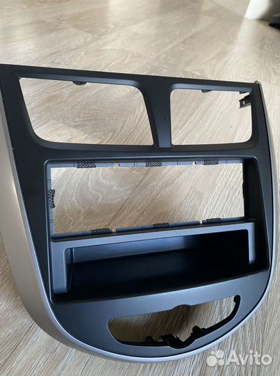 Накладка торпедо центральная Hyundai Solaris