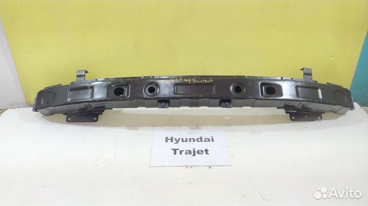 Усилитель переднего бампера Hyundai Trajet, 2004г