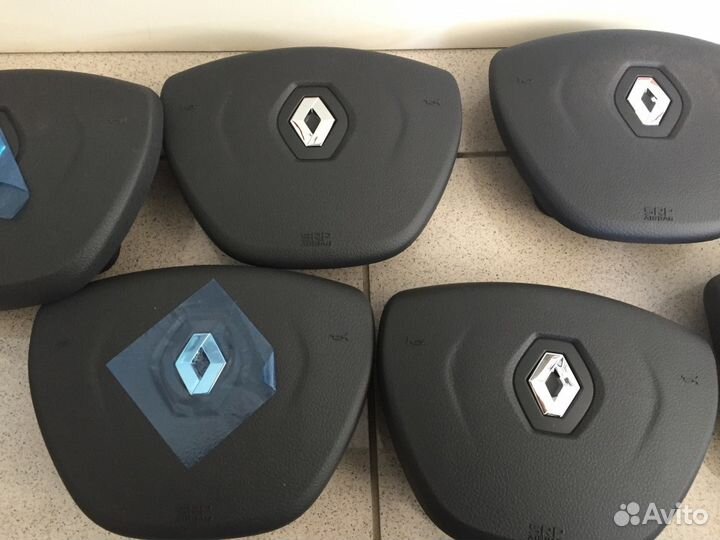 Заглушка на рулевой airbag Рено Сандеро/ Логан