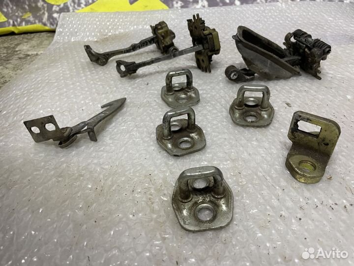 Ответная часть замка двери Ограничитель Laguna 2