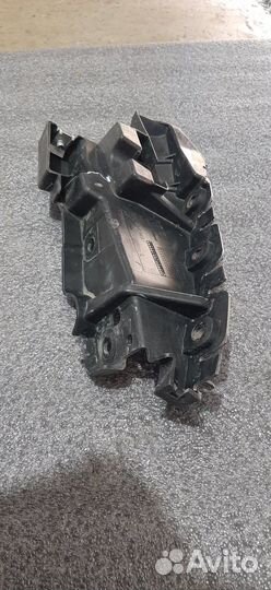 Направляющая бампера передняя левая Porsche