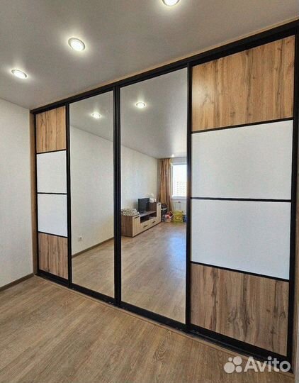 Шкаф купе на заказ от фабрики с зеркалом