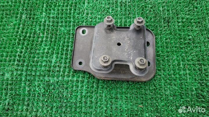 Кронштейн усилителя бампера прав. зад. Infiniti FX