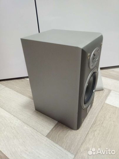 Акустические колонки jbl
