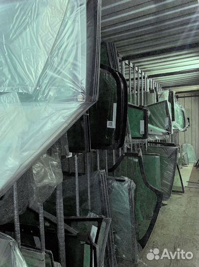 Стекло кабины mustang 744