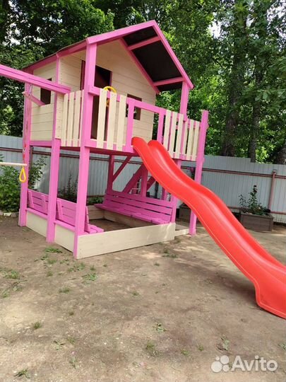 Детский деревянный домик на сваях