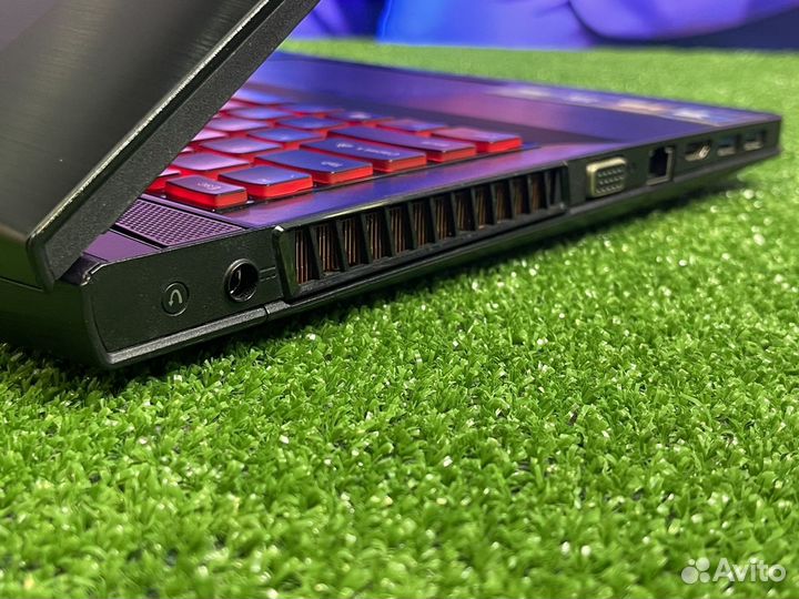 Игровой ноутбук Lenovo i5 8GB 256 SSD Nvidia 750M