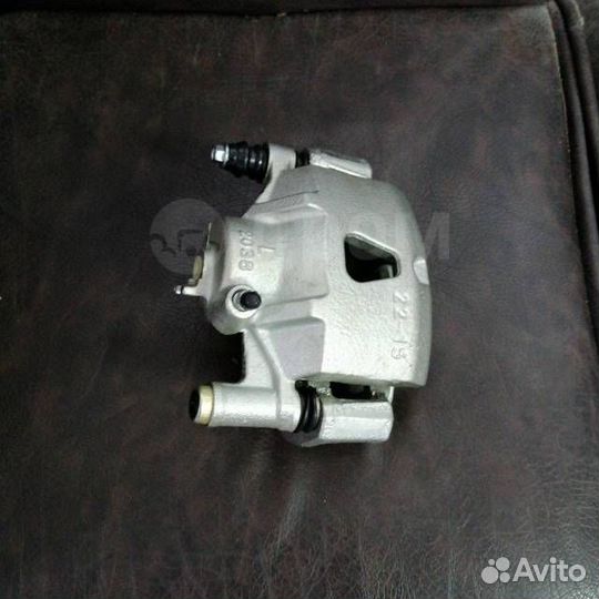 Суппорт тормозной задний левый/правый Nissan Safar