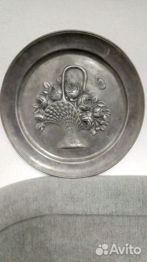 Тарелка настенная, розы, олово, Германия, винтаж