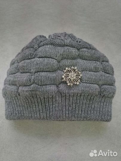 Красивая и тёплая женская шапка