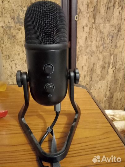 Студийный микрофон