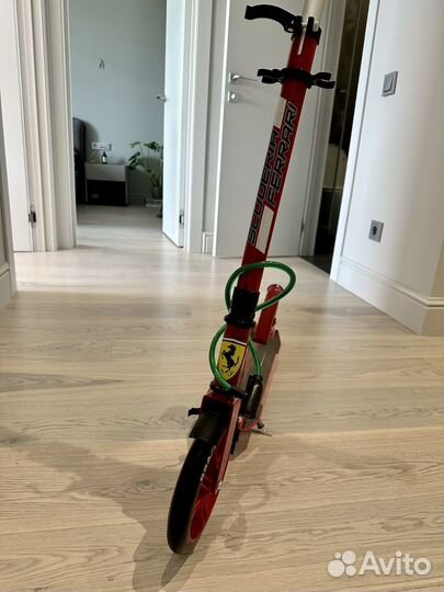 Самокат Ferrari