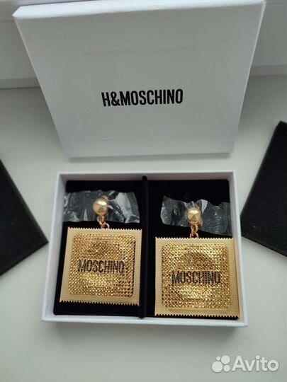 Новые крупные клипсы moschino