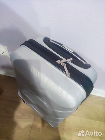 Чемодан на колесах 40 30 20