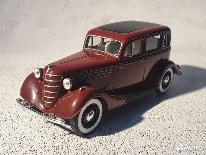 Модели автомобилей в масштабе 1:43