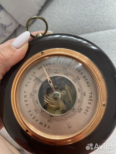 Барометр настенный