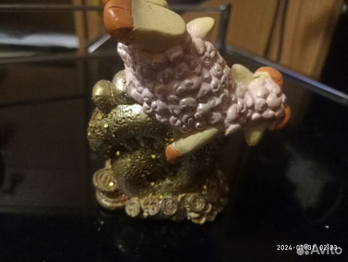 Сувениры статуэтки фигурки