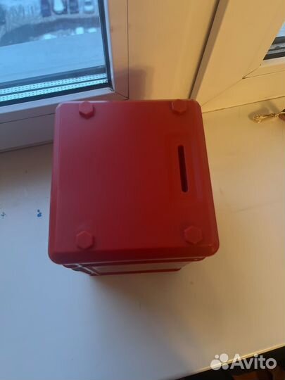 Копилка для денег,типо сейфа