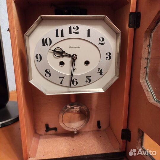 Часы настенные СССР янтарь