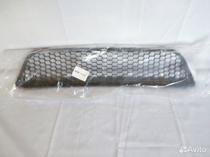 Решетка в бампер централ. Renault Logan