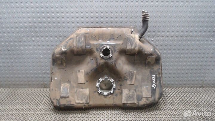 Бак топливный Mitsubishi Pajero, 1992