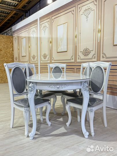 Стол и стулья