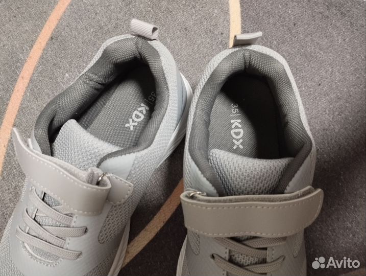 Новые кроссовки р.35 фирмы KDX на липучках