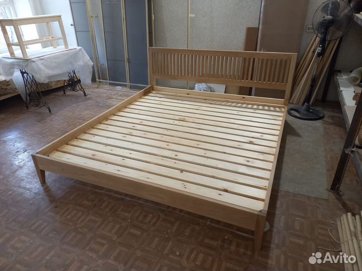 Кровать из массива дуба