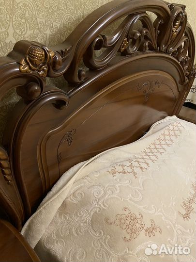 Спальный гарнитур