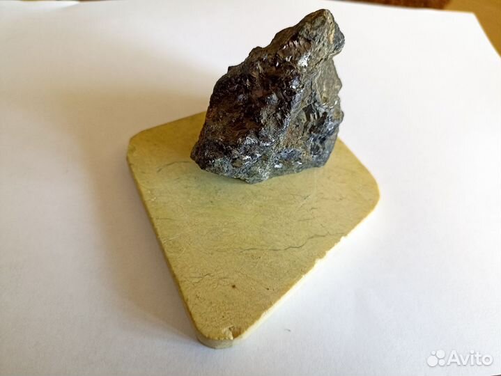 Галенит на подставке кольцифар