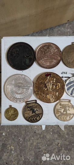 Знаки, медали