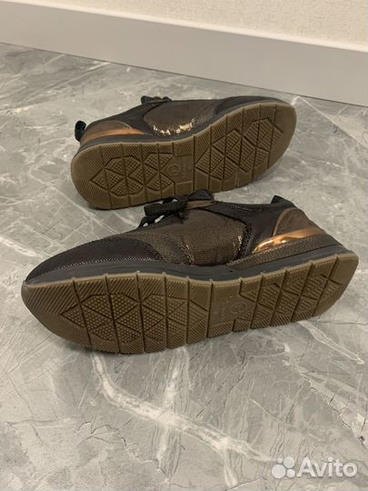 Кроссовки женские 37 размер бу