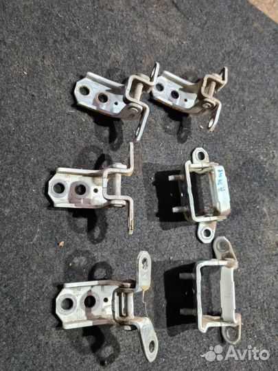 Петля двери Nissan Juke F15 1.6 DDT 2011