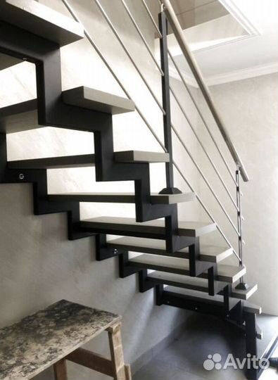 Прямая лестница на металлокаркасе