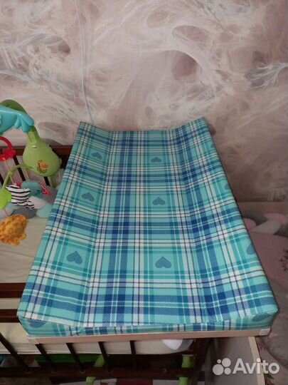 Пеленальная доска на кроватку