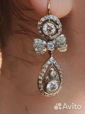 Серьги и подвеска с бриллиантами