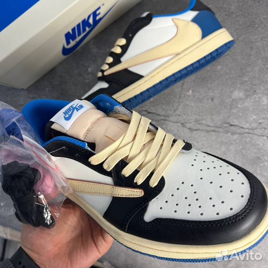 Nike air jordan 1 low travis scott fragment